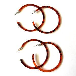 Pair of 2-inch amber brown tortoiseshell resin hoop earrings